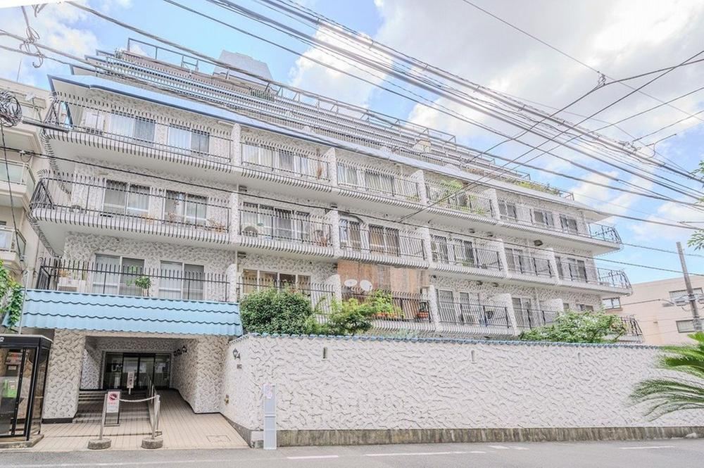 1LDK apartment in Minato Ward, Tokyo - Photo 1