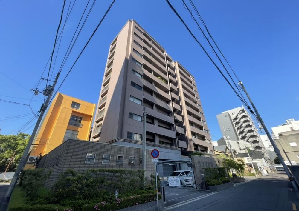 4LDK apartment in Takamatsu, Kagawa - Photo 1