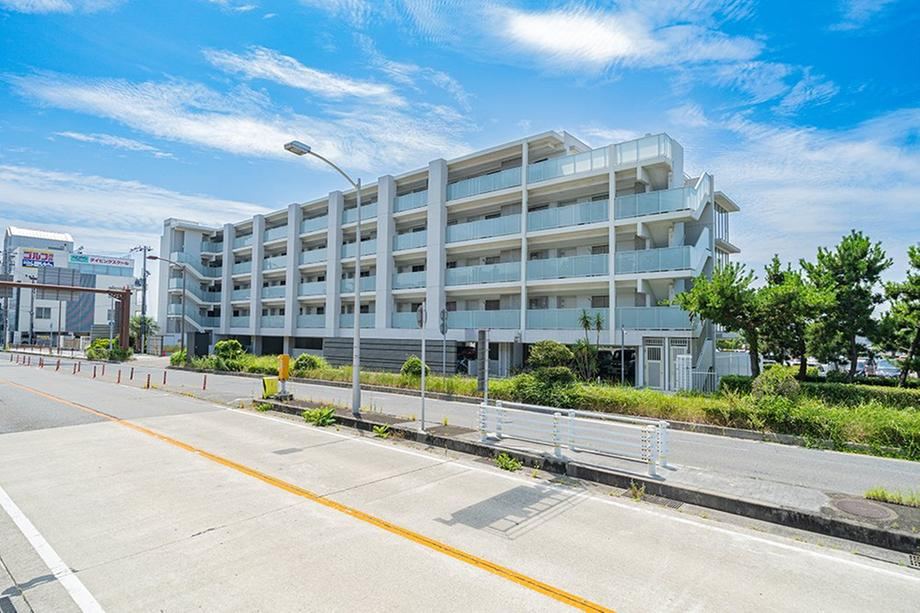 3LDK apartment in Tarumi Ward, Kobe, Hyogo - Photo 1