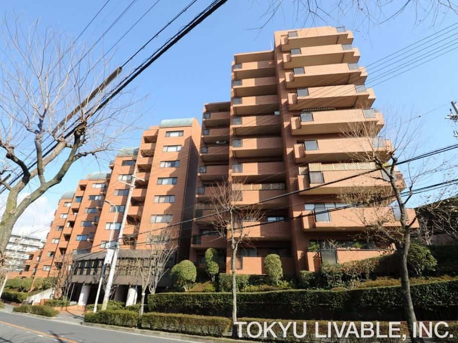 3LDK apartment in Toyonaka, Osaka - Photo 1