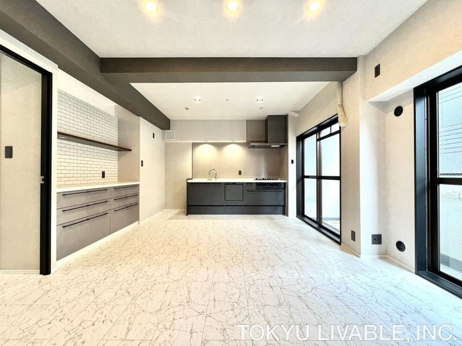 2LDK apartment in Chuo Ward, Kobe, Hyogo - Photo 1