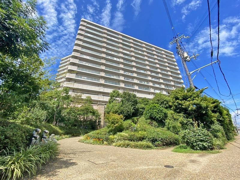 3LDK apartment in Yodogawa Ward, Osaka - Photo 1