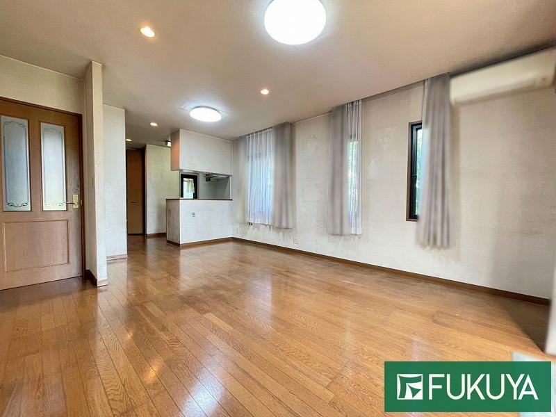 5LDK house in Hirakata, Osaka - Photo 1