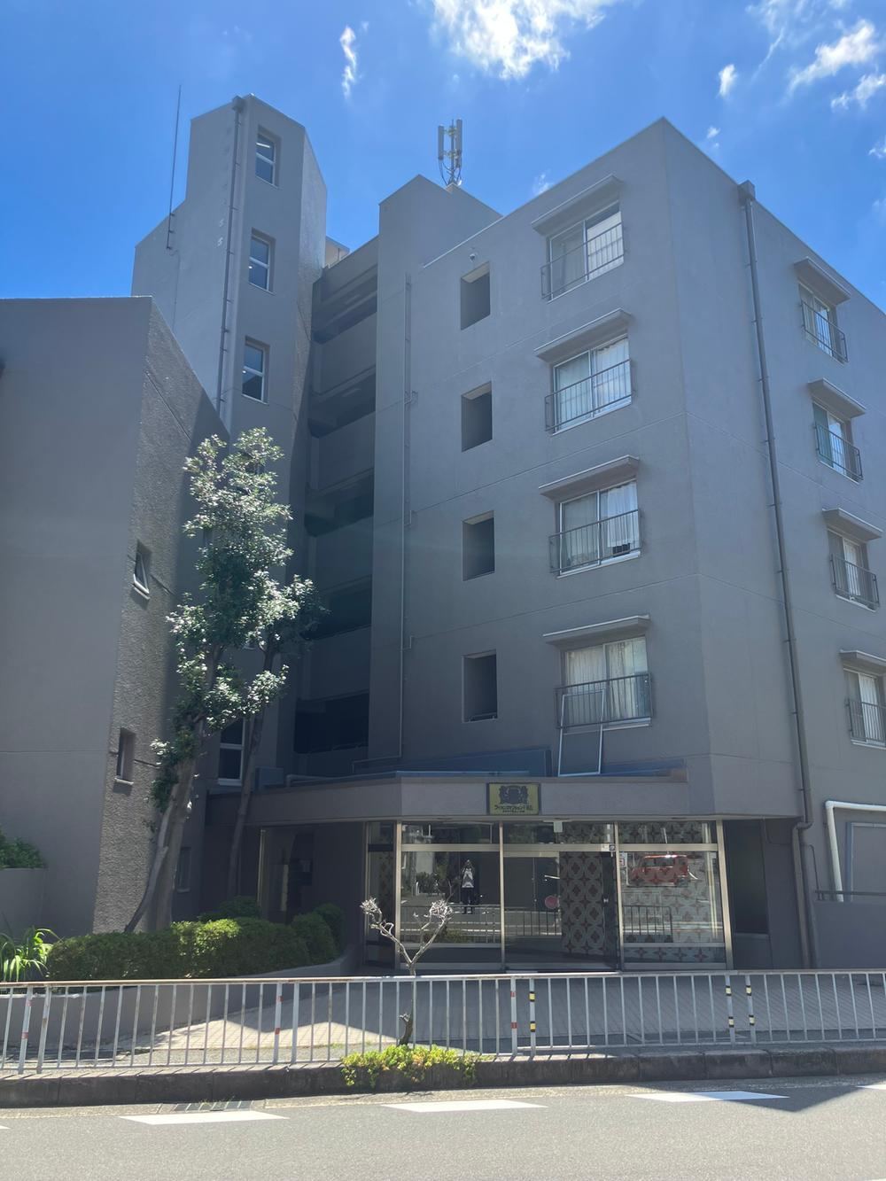 3DK apartment in Suita, Osaka - Photo 1