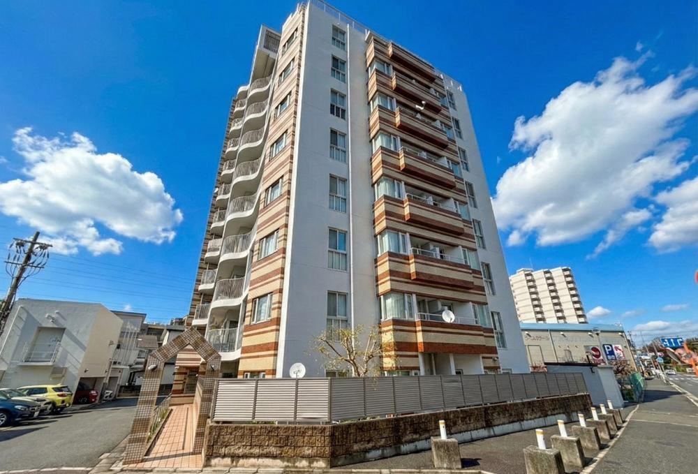 3LDK apartment in Suita, Osaka - Photo 1