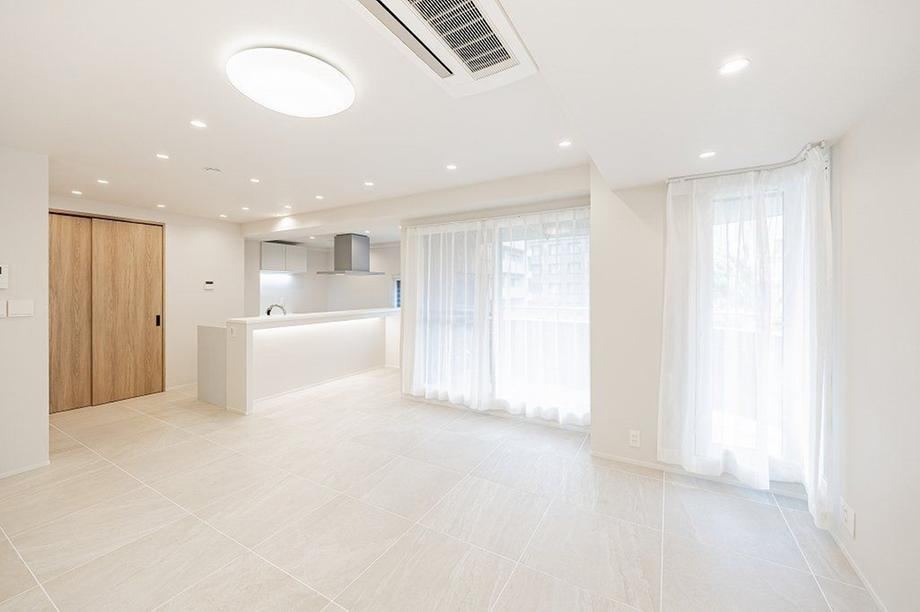 3LDK+S apartment in Minato Ward, Tokyo - Photo 1