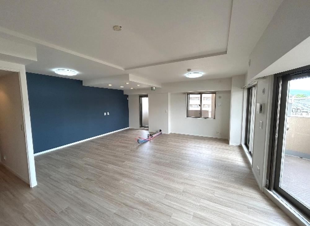 2LDK apartment in Toyonaka, Osaka - Photo 1