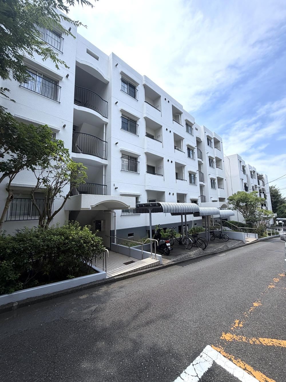 3LDK apartment in Sakae Ward, Yokohama, Kanagawa - Photo 1