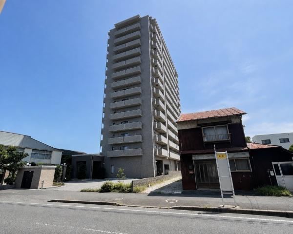 4LDK apartment in Tottori, Tottori - Photo 1