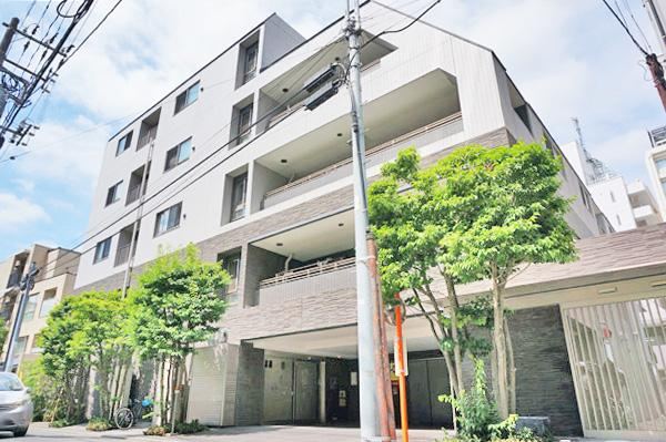 2LDK apartment in Shinjuku Ward, Tokyo - Photo 1