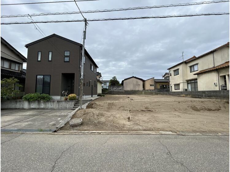 199 m² land in Kanazawa, Ishikawa - Photo 1