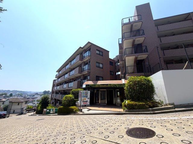 3LDK apartment in Konan Ward, Yokohama, Kanagawa - Photo 1