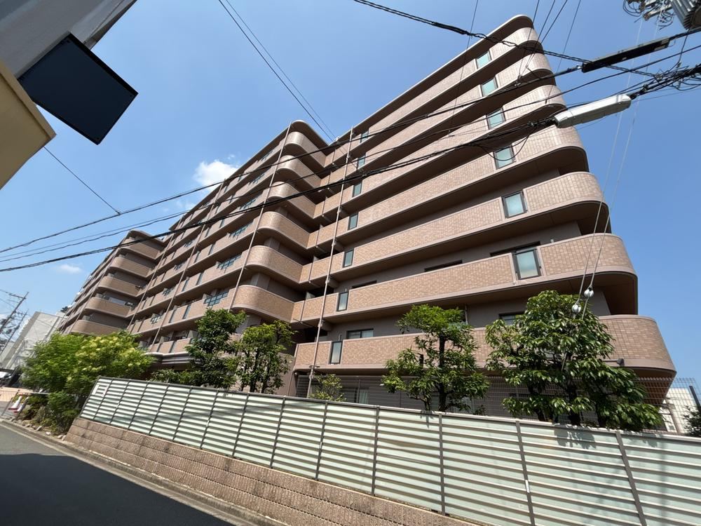 3LDK apartment in Higashiosaka, Osaka - Photo 1