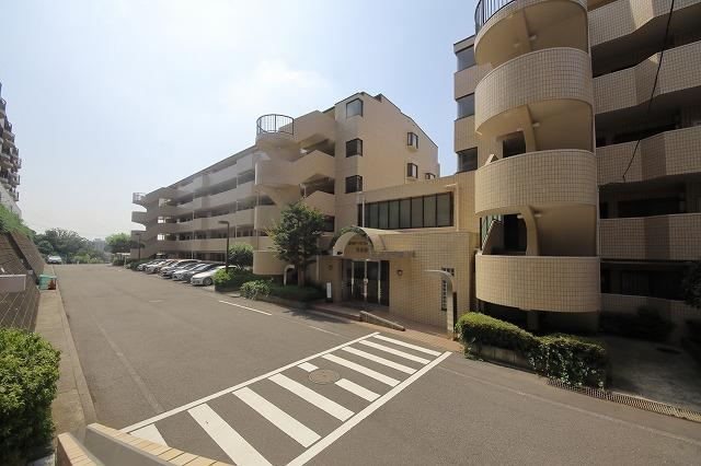 3LDK apartment in Konan Ward, Yokohama, Kanagawa - Photo 1