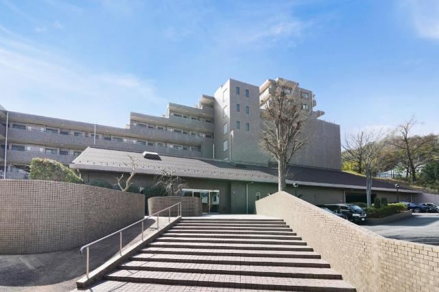 3LDK apartment in Hino, Tokyo - Photo 1