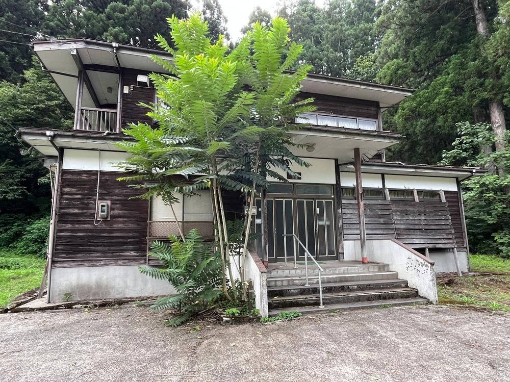 9DK house in Joetsu, Niigata - Photo 1