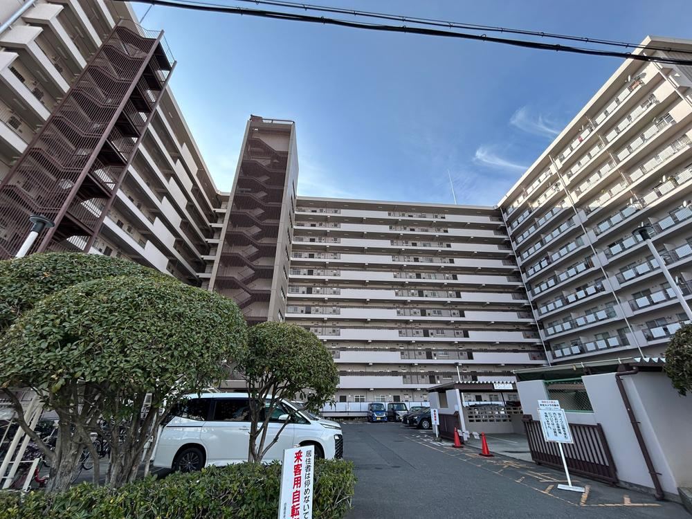 2LDK apartment in Joto Ward, Osaka - Photo 1