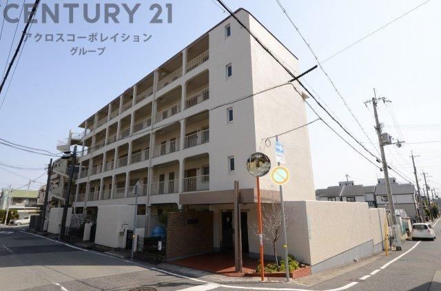 3LDK apartment in Nishinomiya, Hyogo - Photo 1