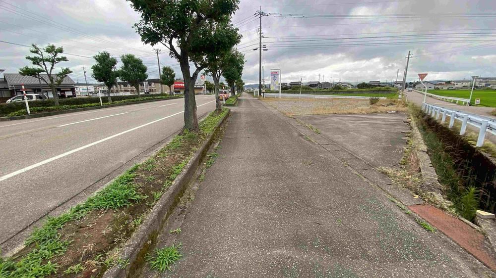 222 m² land in Oyabe, Toyama - Photo 1