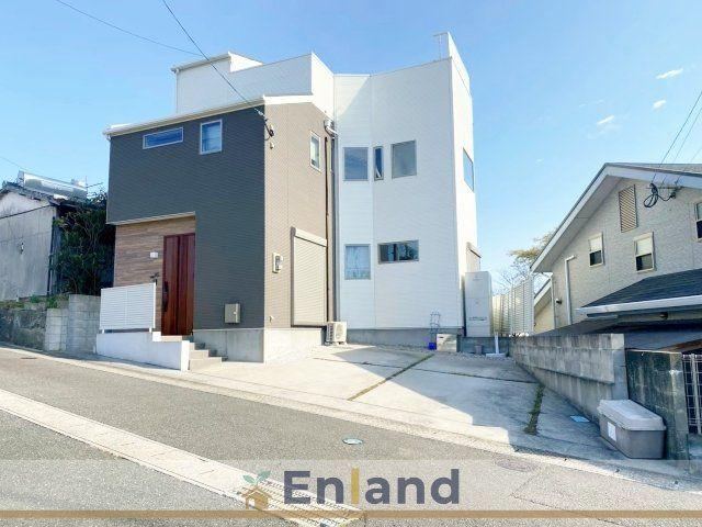 4LDK house in Fukutsu, Fukuoka - Photo 1