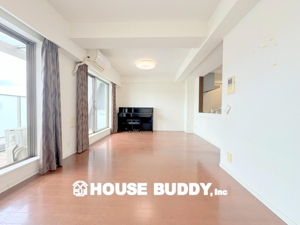 2LDK apartment in Ome, Tokyo - Photo 1