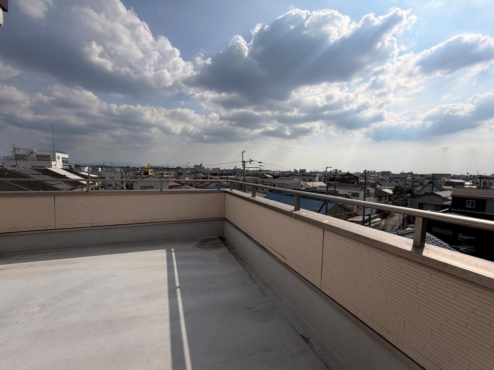 4LDK house in Higashiosaka, Osaka - Photo 1