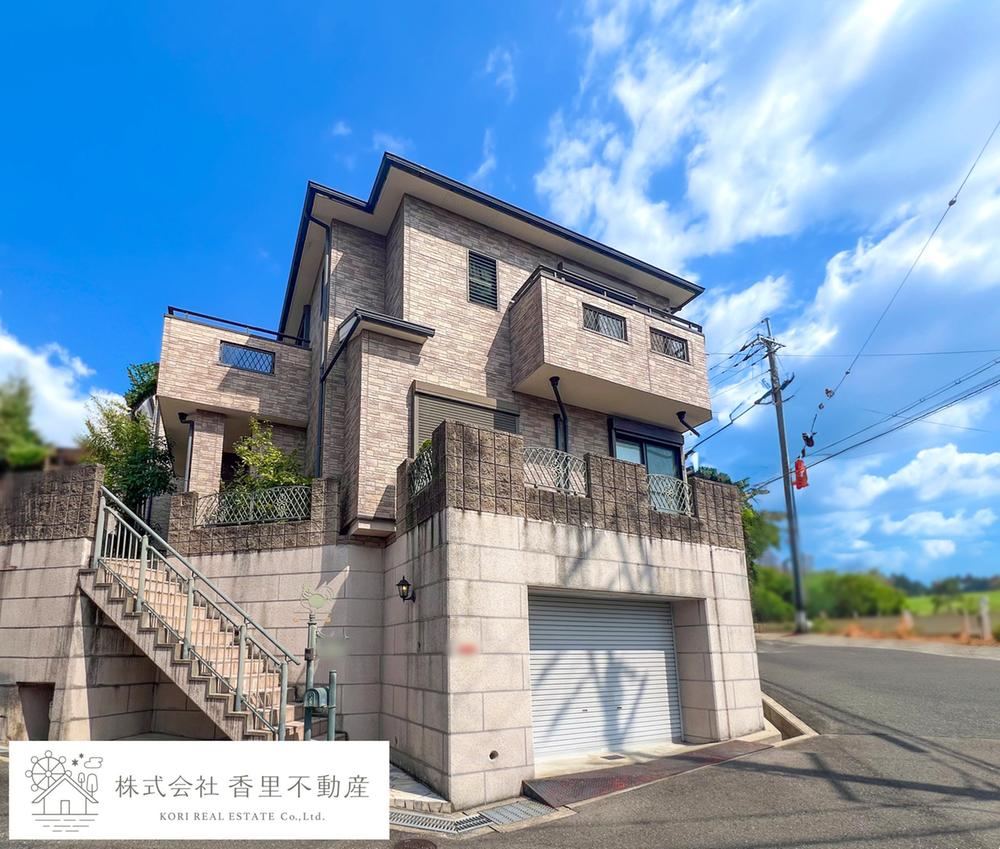 4LDK house in Hirakata, Osaka - Photo 1