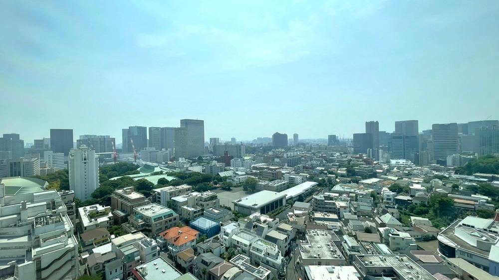 2LDK apartment in Minato Ward, Tokyo - Photo 1