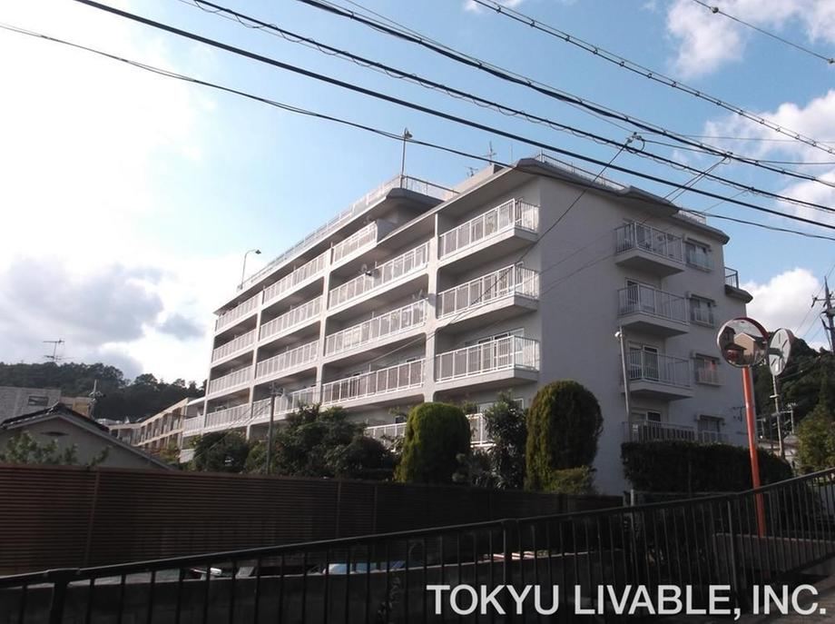 2LDK apartment in Takarazuka, Hyogo - Photo 1