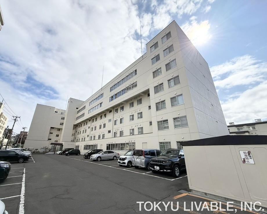 2LDK+S apartment in Minami Ward, Sapporo, Hokkaido - Photo 1