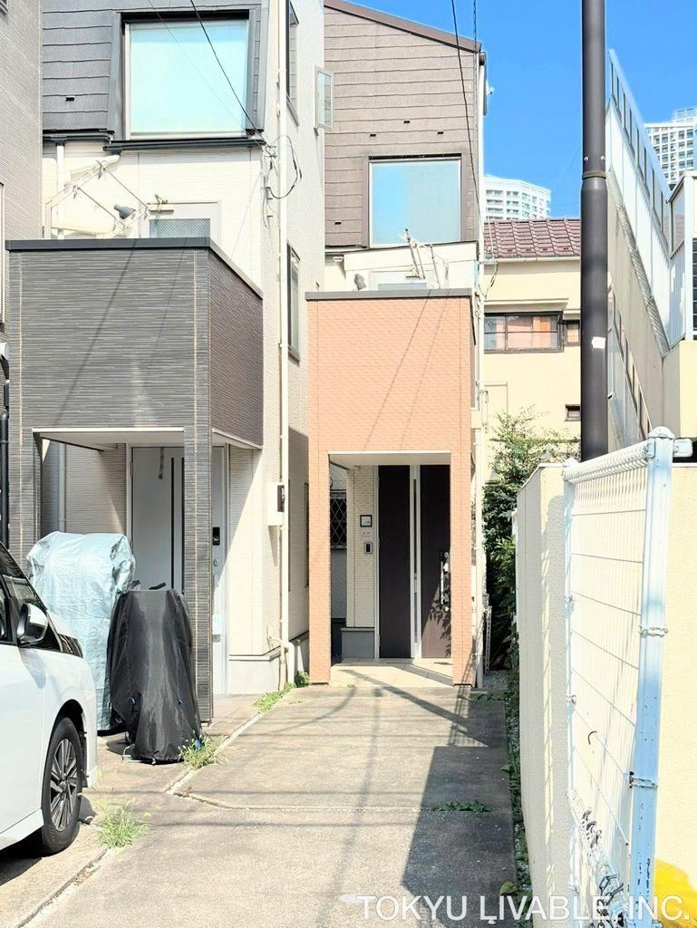 2DK house in Meguro Ward, Tokyo - Photo 1