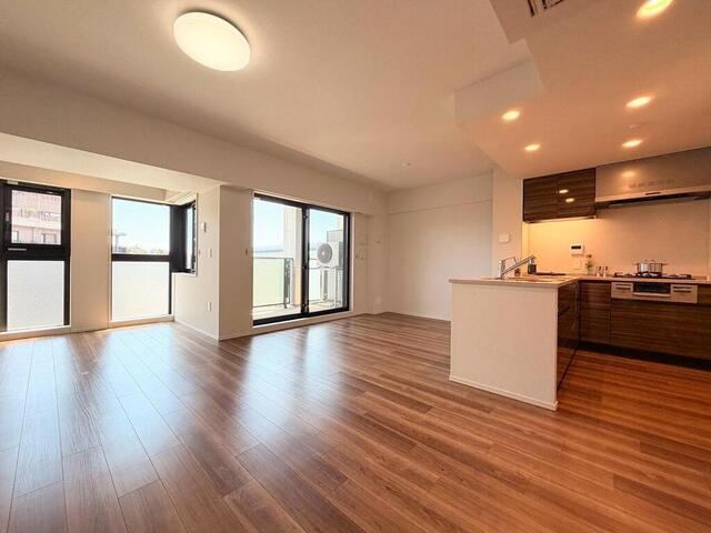 3LDK apartment in Naka Ward, Yokohama, Kanagawa - Photo 1