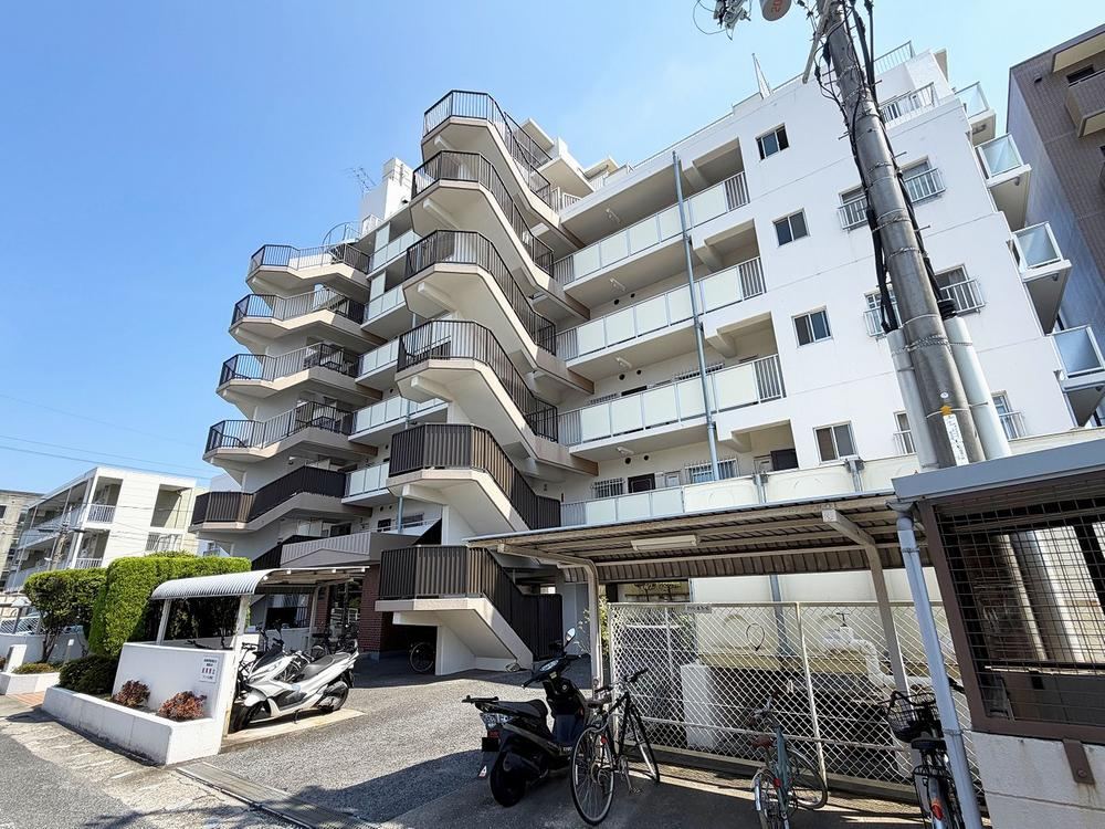 3LDK apartment in Kita Ward, Okayama - Photo 1