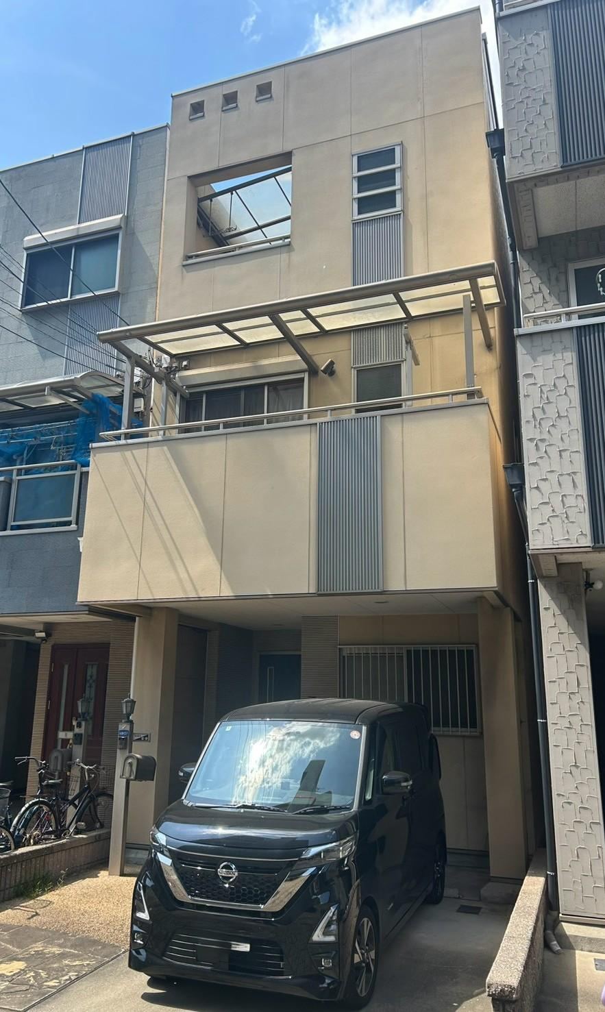 4LDK house in Nishinari Ward, Osaka - Photo 1