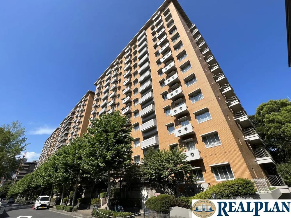 3LDK apartment in Shibuya Ward, Tokyo - Photo 1