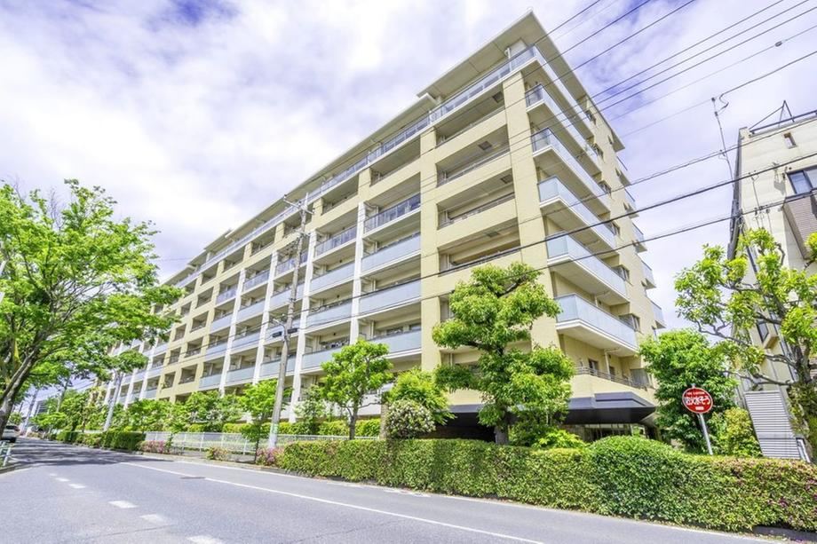 3LDK apartment in Chofu, Tokyo - Photo 1