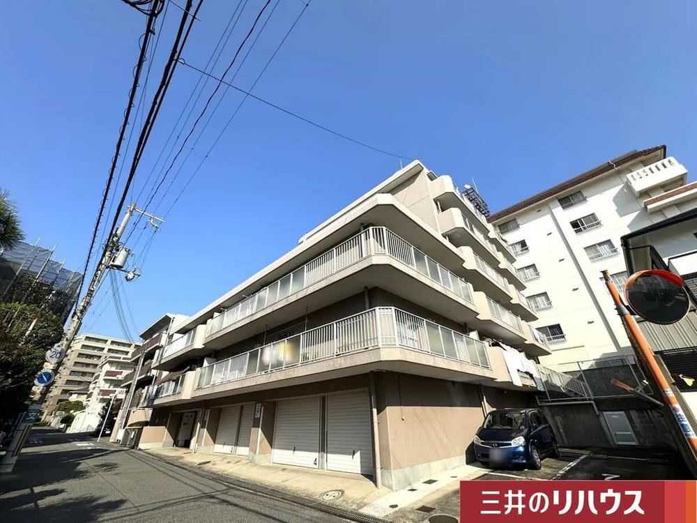 3LDK apartment in Toyonaka, Osaka - Photo 1