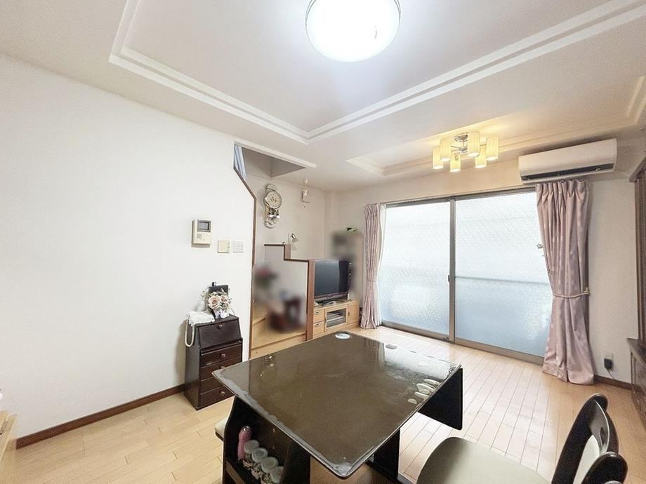 4LDK house in Nishinari Ward, Osaka - Photo 1