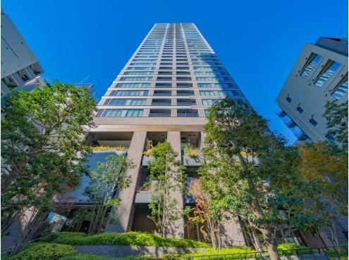 2LDK apartment in Minato Ward, Tokyo - Photo 1