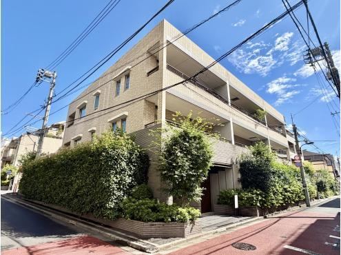 3LDK apartment in Shinjuku Ward, Tokyo - Photo 1