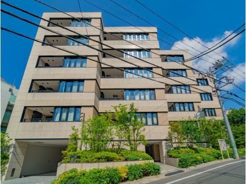 2LDK apartment in Shibuya Ward, Tokyo - Photo 1
