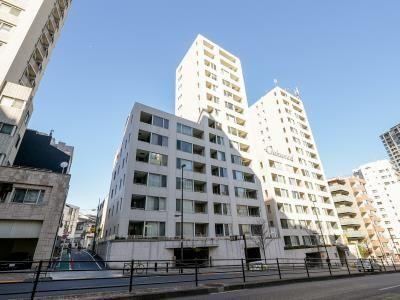 2LDK apartment in Minato Ward, Tokyo - Photo 1