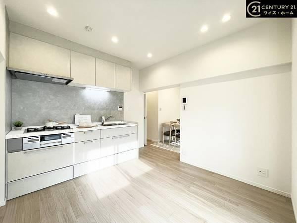 2LDK apartment in Shinjuku Ward, Tokyo - Photo 1
