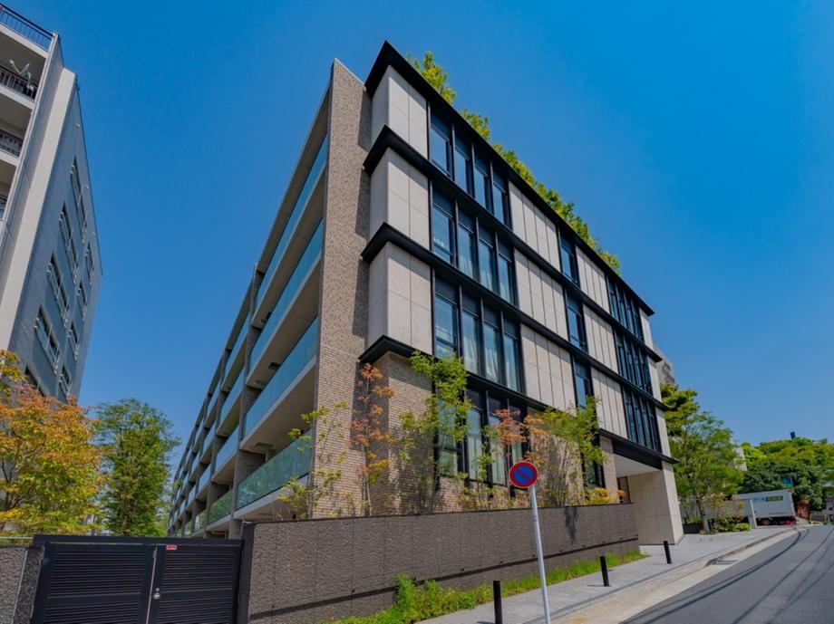2LDK apartment in Meguro Ward, Tokyo - Photo 1