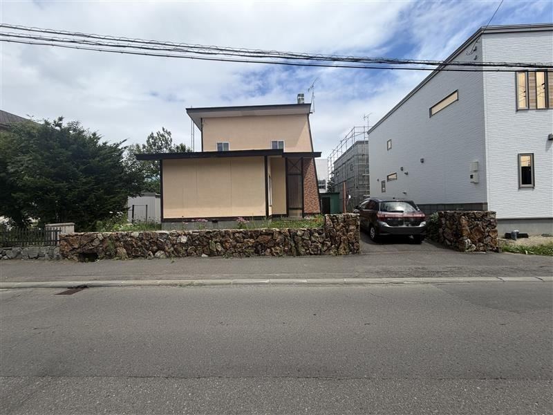 331 m² land in Nishi Ward, Sapporo, Hokkaido - Photo 1