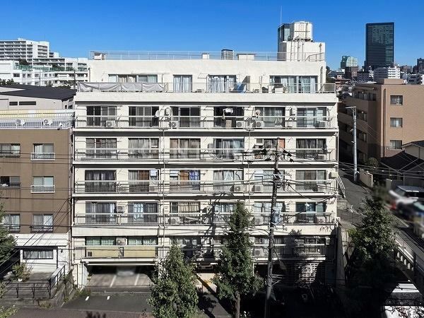 studio apartment in Meguro Ward, Tokyo - Photo 1