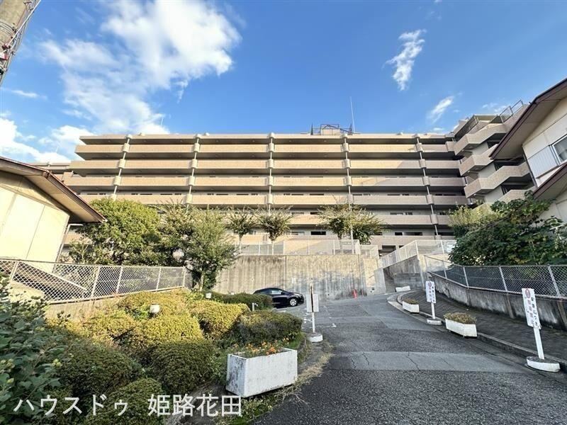 2LDK+S apartment in Himeji, Hyogo - Photo 1