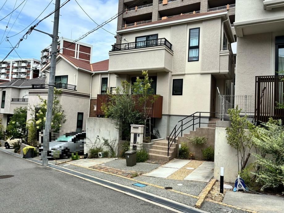 4LDK house in Toyonaka, Osaka - Photo 1