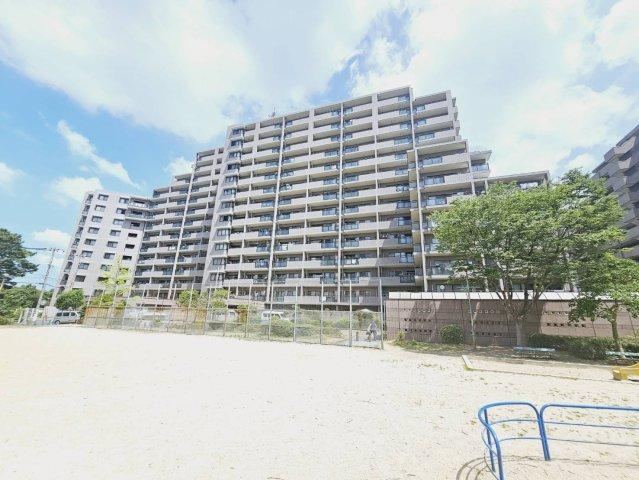 3LDK+S apartment in Suma Ward, Kobe, Hyogo - Photo 1