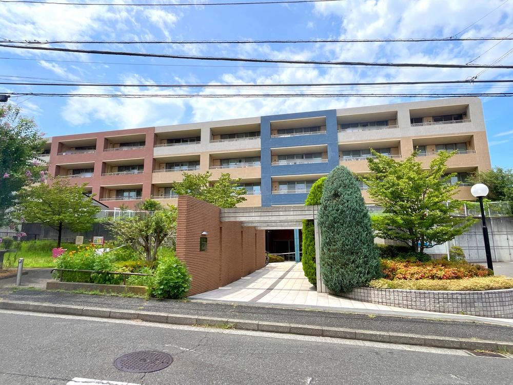 2LDK+S apartment in Aoba Ward, Yokohama, Kanagawa - Photo 1